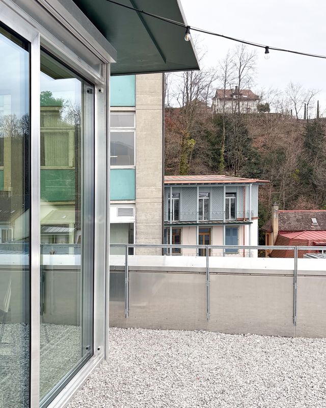 Densification et reconversion du quartier artisanal des Bosquets à Vevey - Étape 1 – Au 2ème plan, étape 2 du projet en cours de construction.  Reconversion et surélévation d’un bâtiment historique du 19ème.  – Rapin Saiz Architectes